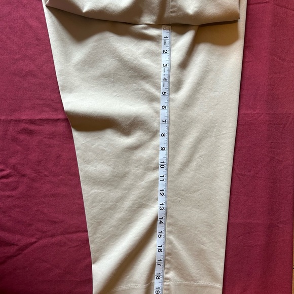 Dockers Collection Mid Rise Curvy capris - Picture 6 of 6